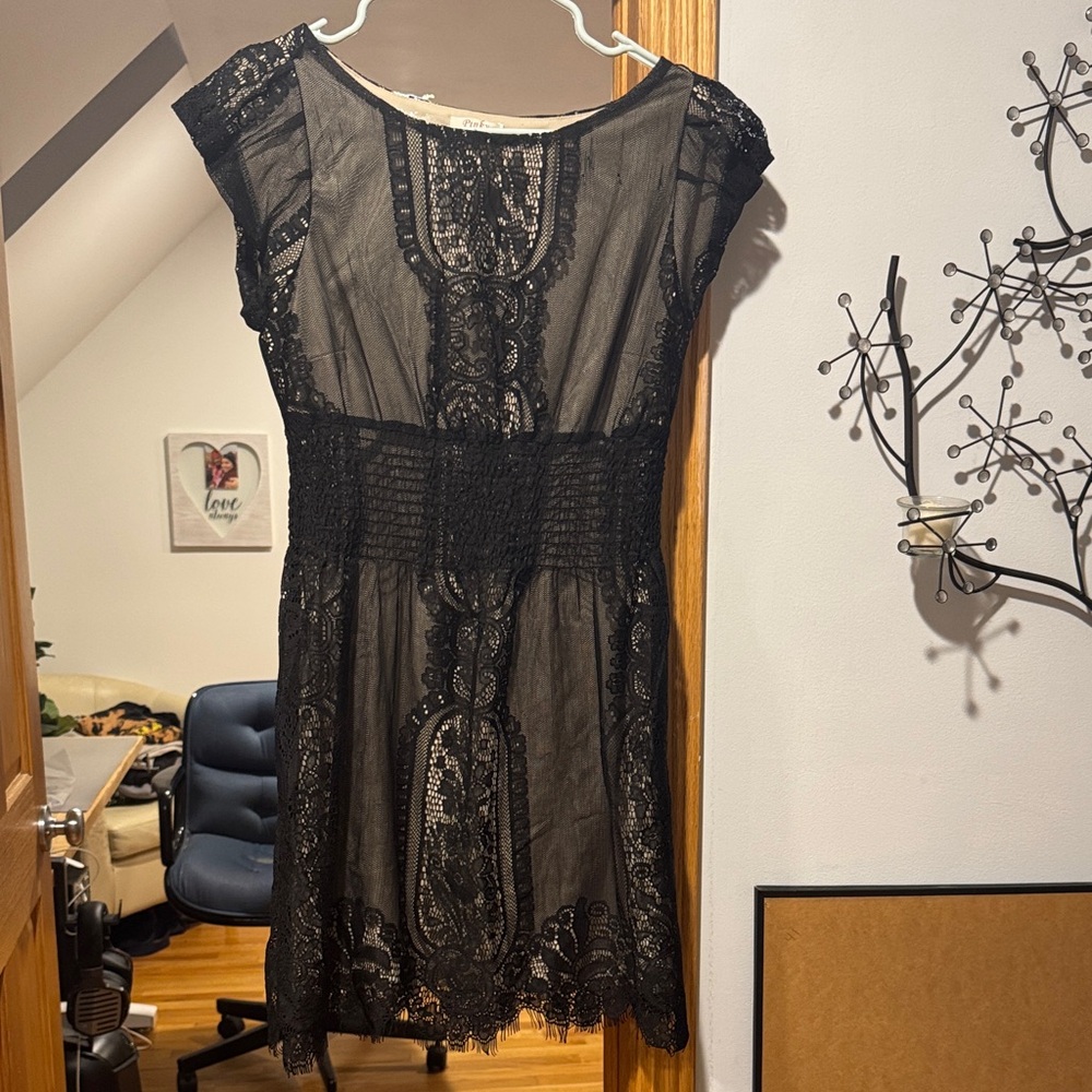 PINKY• black lace mini dress